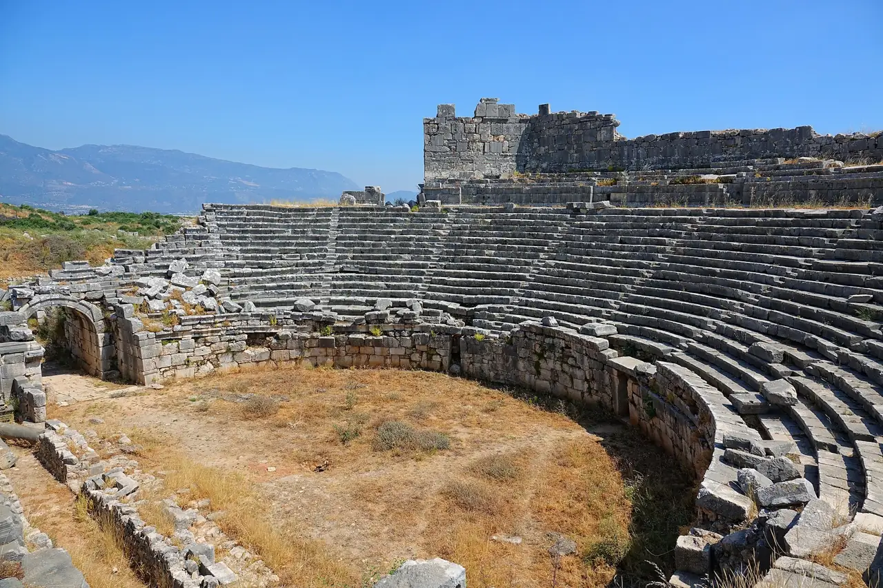 Antik Likya kenti Ksanthos'un Roma tiyatrosu
