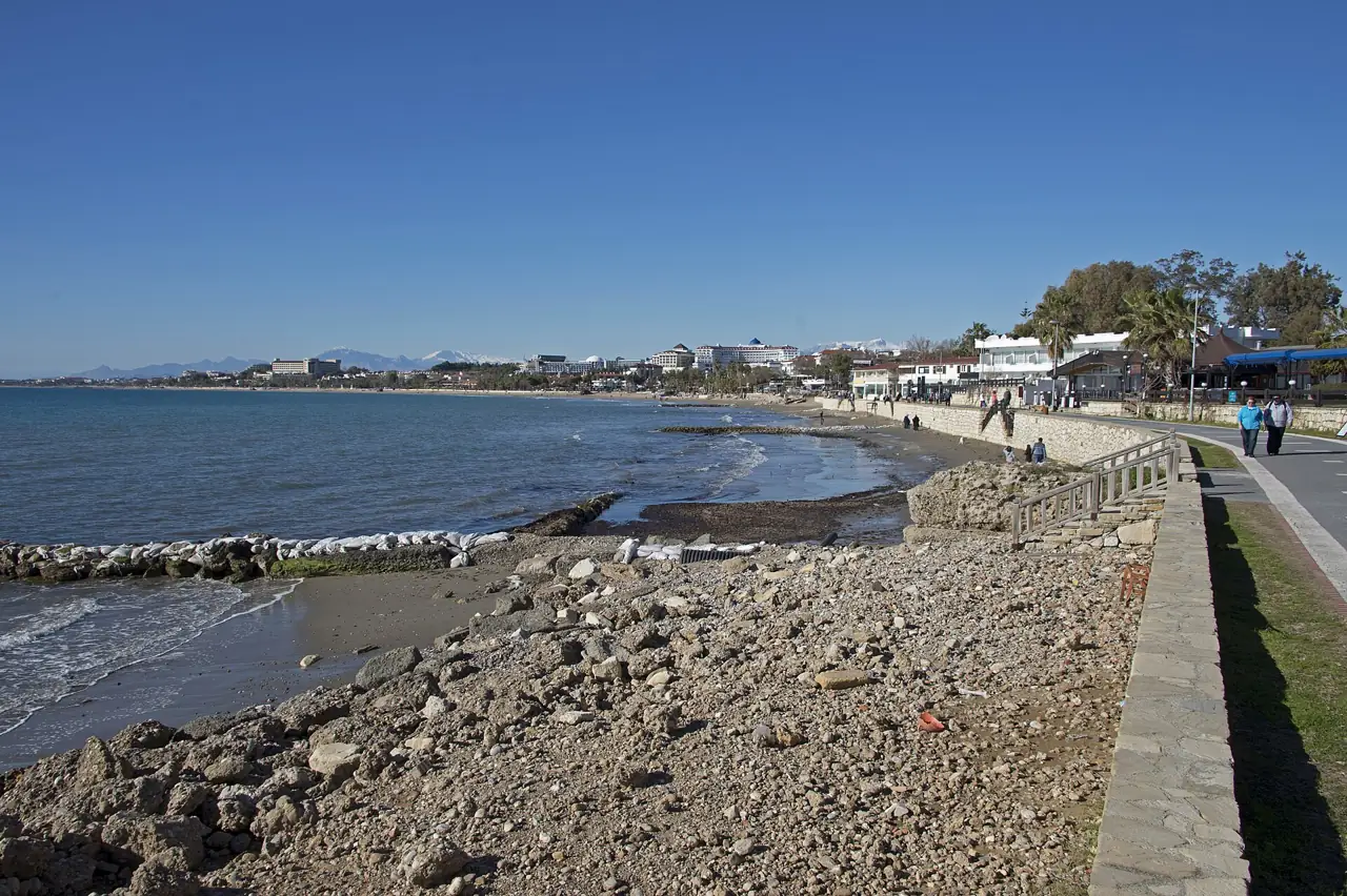 Die Küste von Kumköy in Richtung der Halbinsel von Side