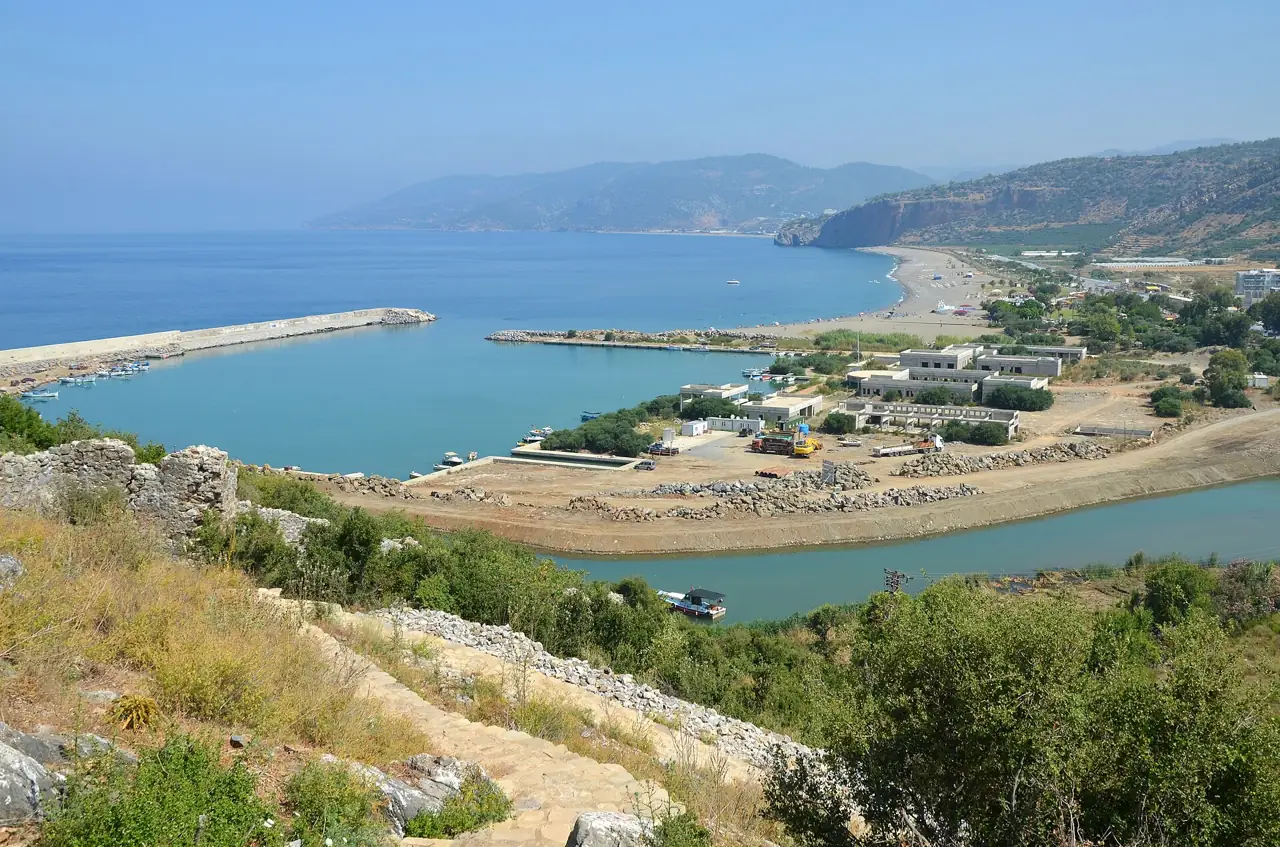 Gazipaşa limanı ve antik Selinus'un bulunduğu yer